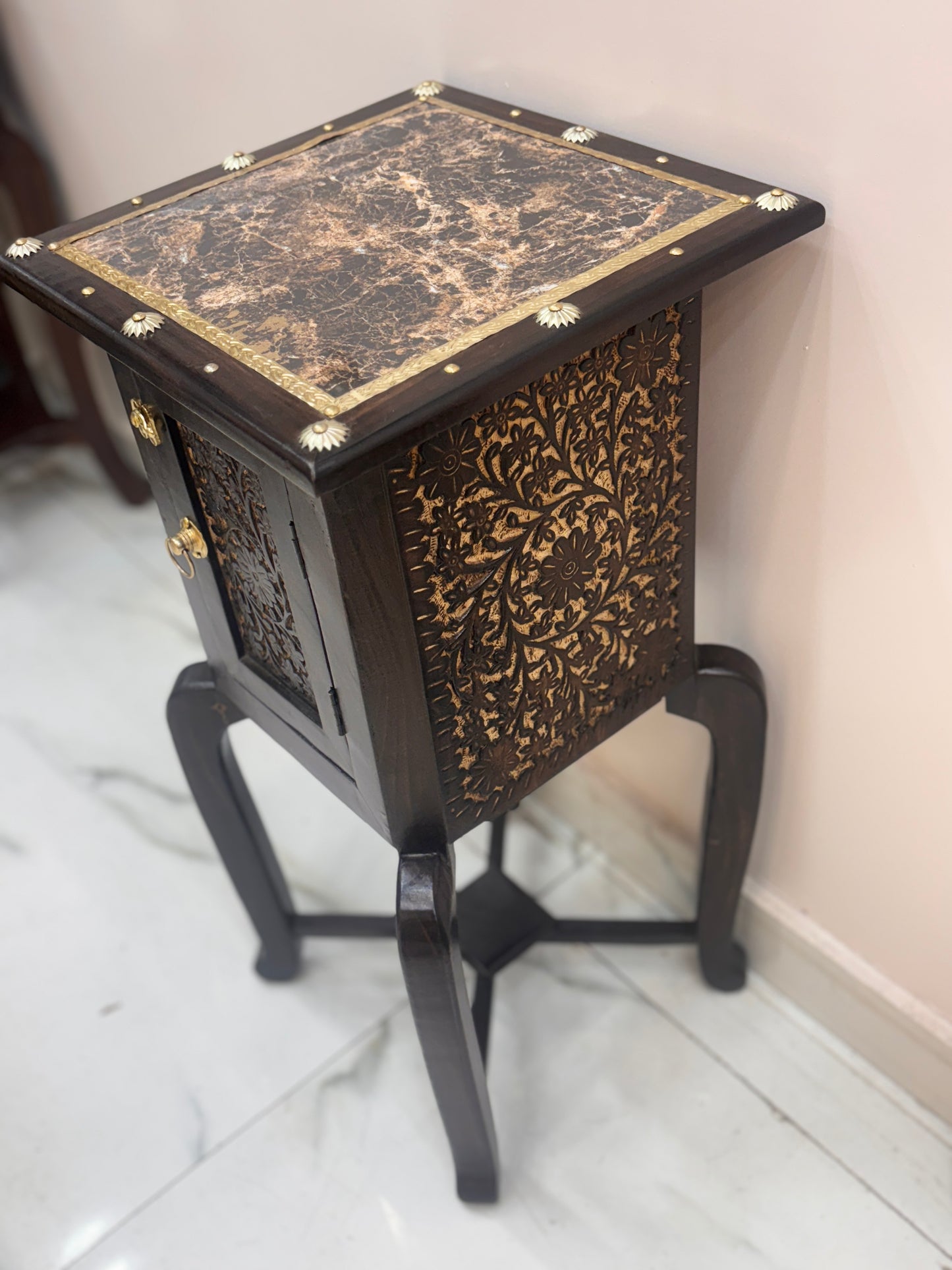 Antique Mangowood Planter Brass/Carving-Big